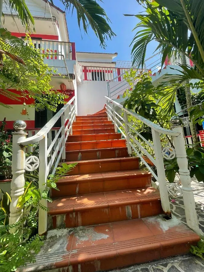 Red House Homestay - Villa Хойан 2*,  Вьетнам