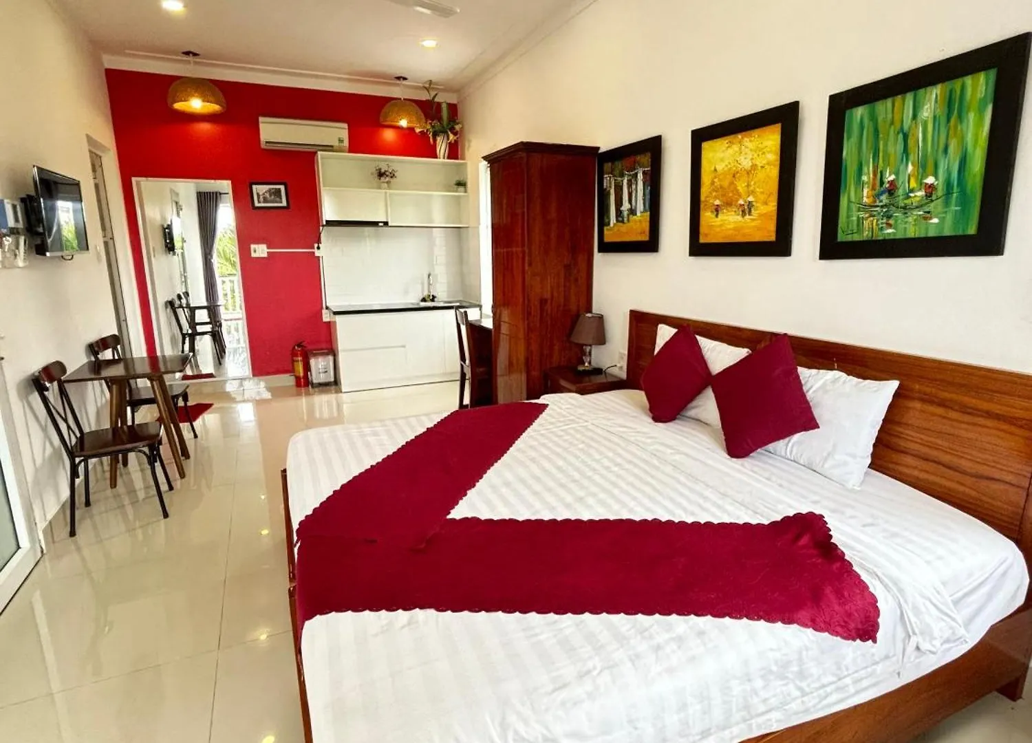 Red House Homestay - Villa Hoi An 2*,